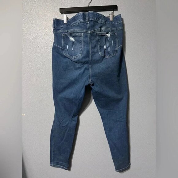 Torrid Premium Bombshell Skinny Jeans Ripped  22R EUC Med Wash Comfortable Waist - Picture 2 of 5